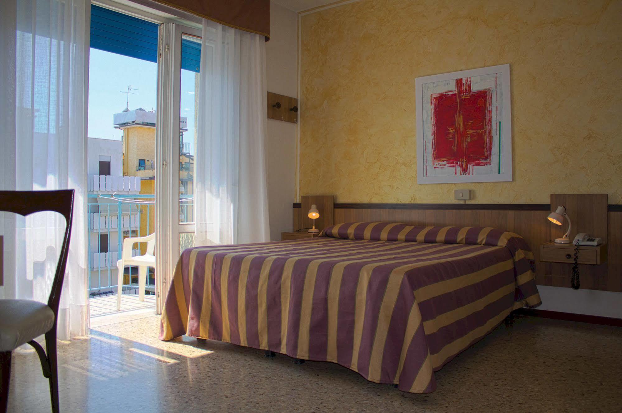 Hotel Azzorre Lido di Jesolo Exterior photo